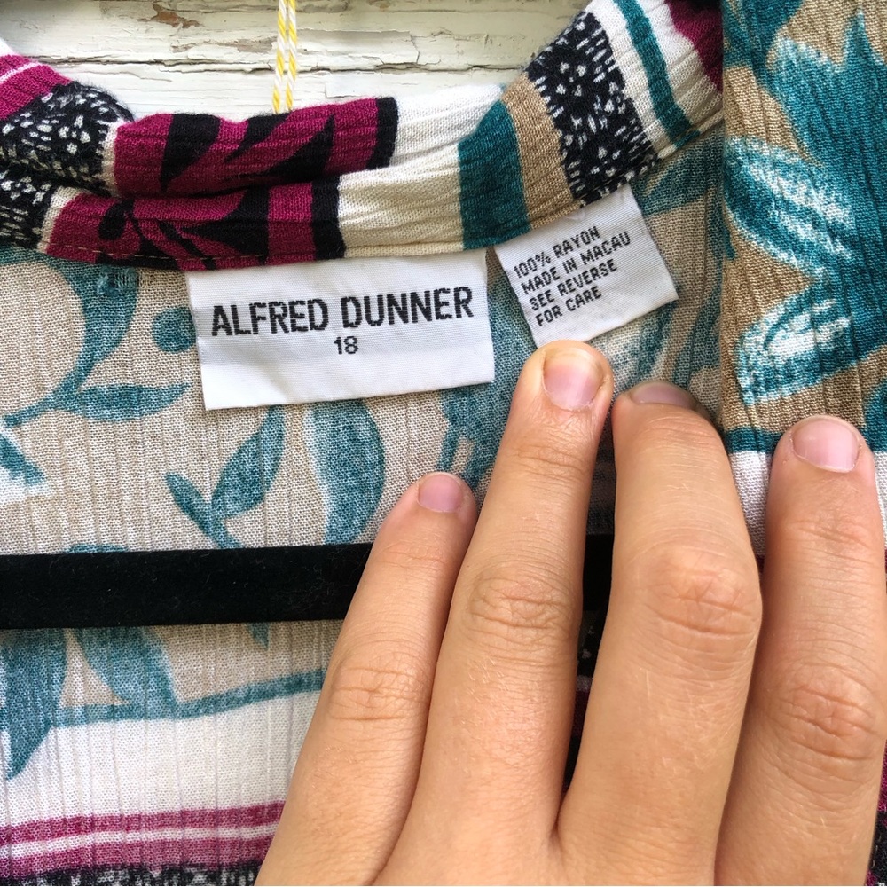 Vintage Patterned Collared Button Up Oversized Te… - image 2